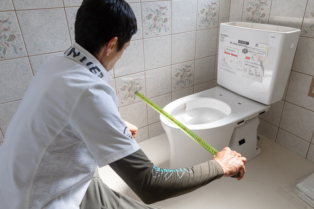 トイレを図るスタッフ